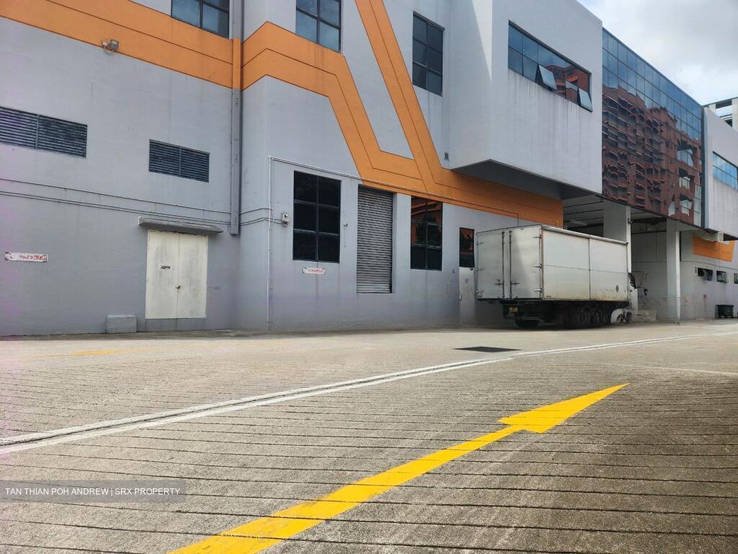 Senoko Road (D27), Warehouse #583288601